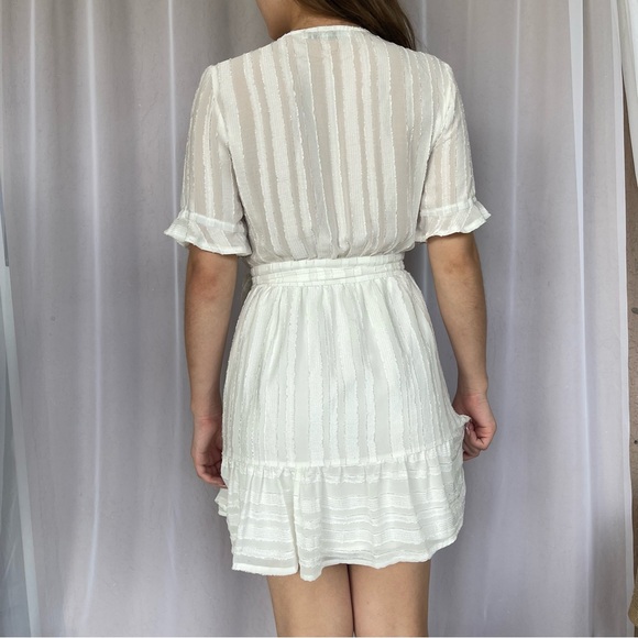 HELLO MOLLY V-NECKLINE WRAP MINI DRESS WHITE FLATTERING FLOWY SHORT SLEEVES SZ S - Picture 3 of 13